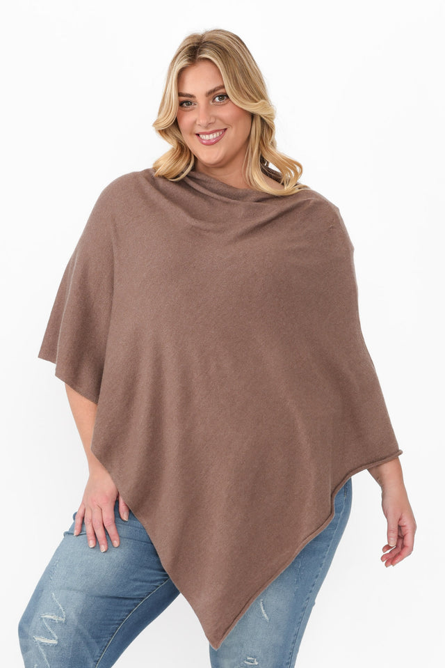 plus-size,plus-size-outerwear,plus-size-ponchos,alt text|model:Caitlin image 7