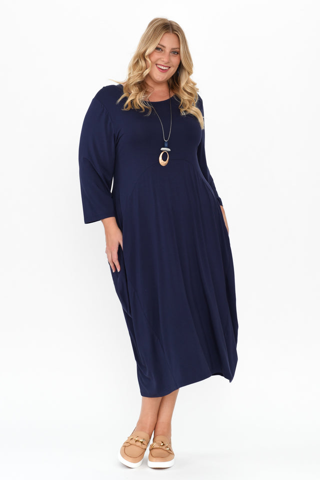 plus-size,curve-dresses,plus-size-sleeved-dresses,plus-size-below-knee-dresses,plus-size-midi-dresses  alt text|model:Caitlin