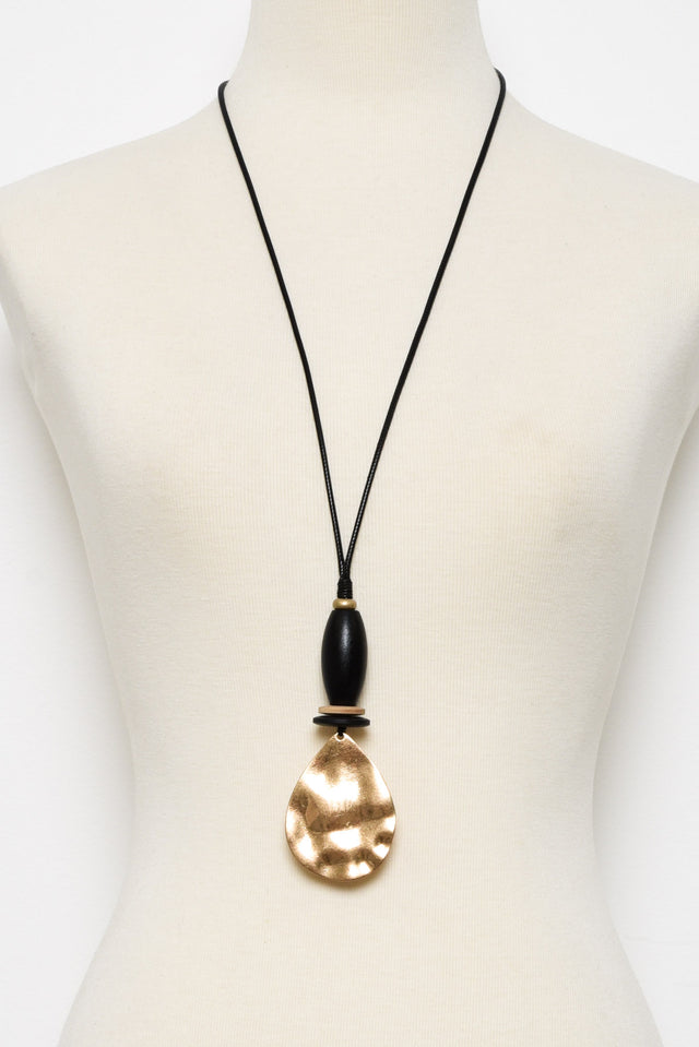 Hildy Black Pendant Necklace