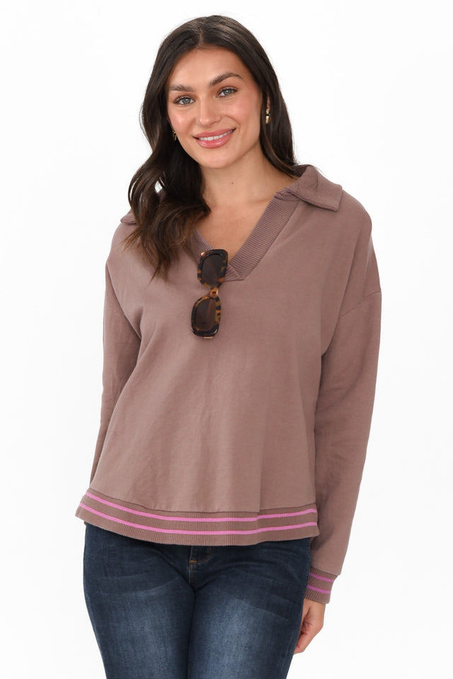 Katra Brown Trim Cotton Blend Top neckline_V Neck print_Plain sleevetype_Straight length_Above Hip hem_Straight sleeve_Long TOPS    alt text|model:Brontie