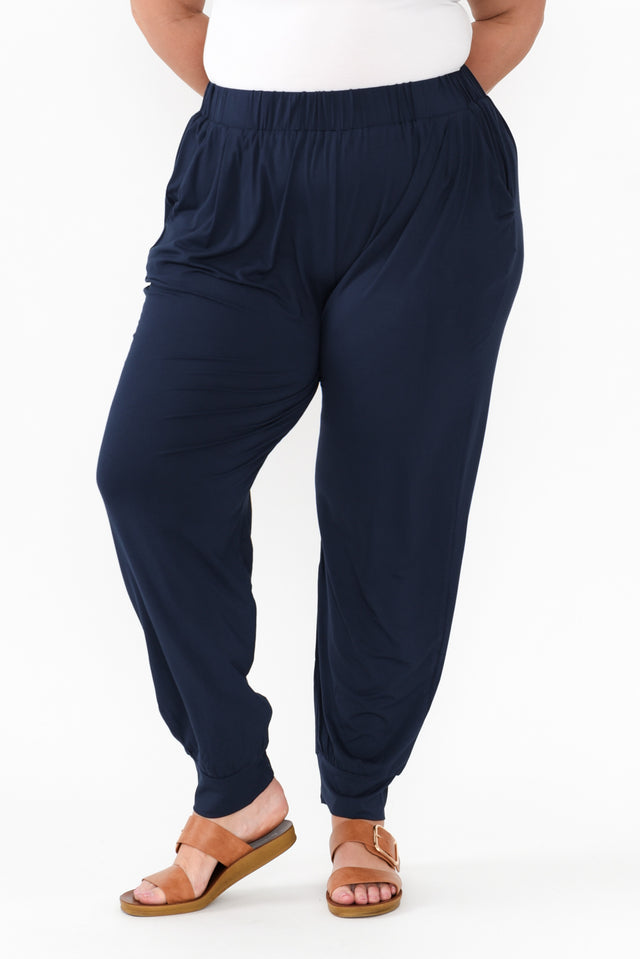 plus-size,curve-basics,curve-bottoms,plus-size-pants,plus-size-basic-bottoms,alt text|model:Caitlin