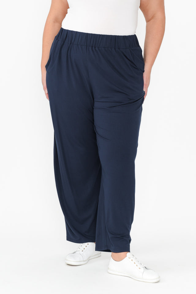 plus-size,curve-bottoms,plus-size-pants,alt text|model:Caitlin