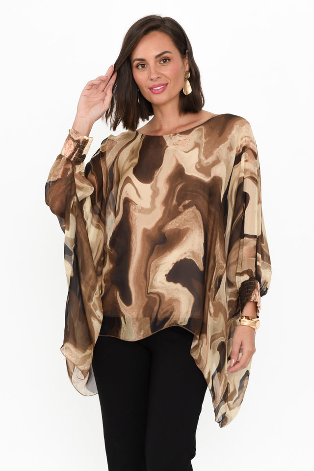 Sashia Brown Swirl Silk Layer Top neckline_Boat print_Abstract sleevetype_Batwing length_Hip sleeve_Long TOPS    alt text|model:MJ