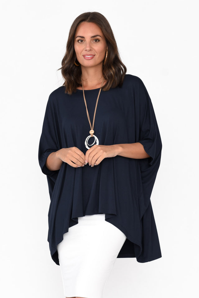 Sorronda Navy Bamboo Batwing Top neckline_Round   alt text|model:MJ