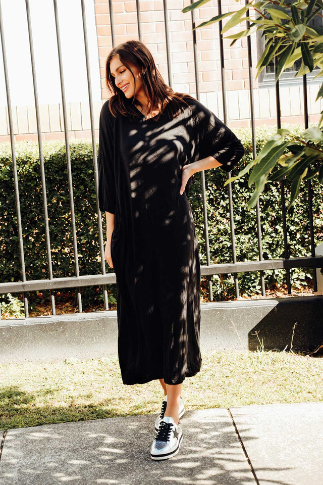 Travel Black Crinkle Cotton Sleeved Maxi Dress image 3