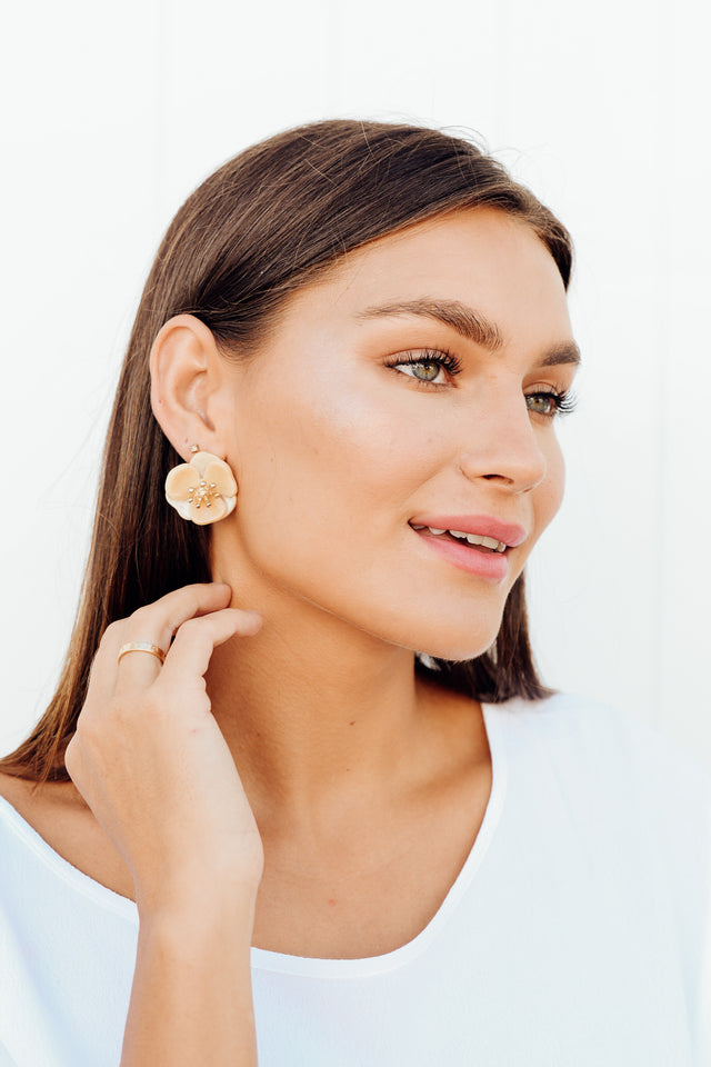 Laura Nude Flower Studs